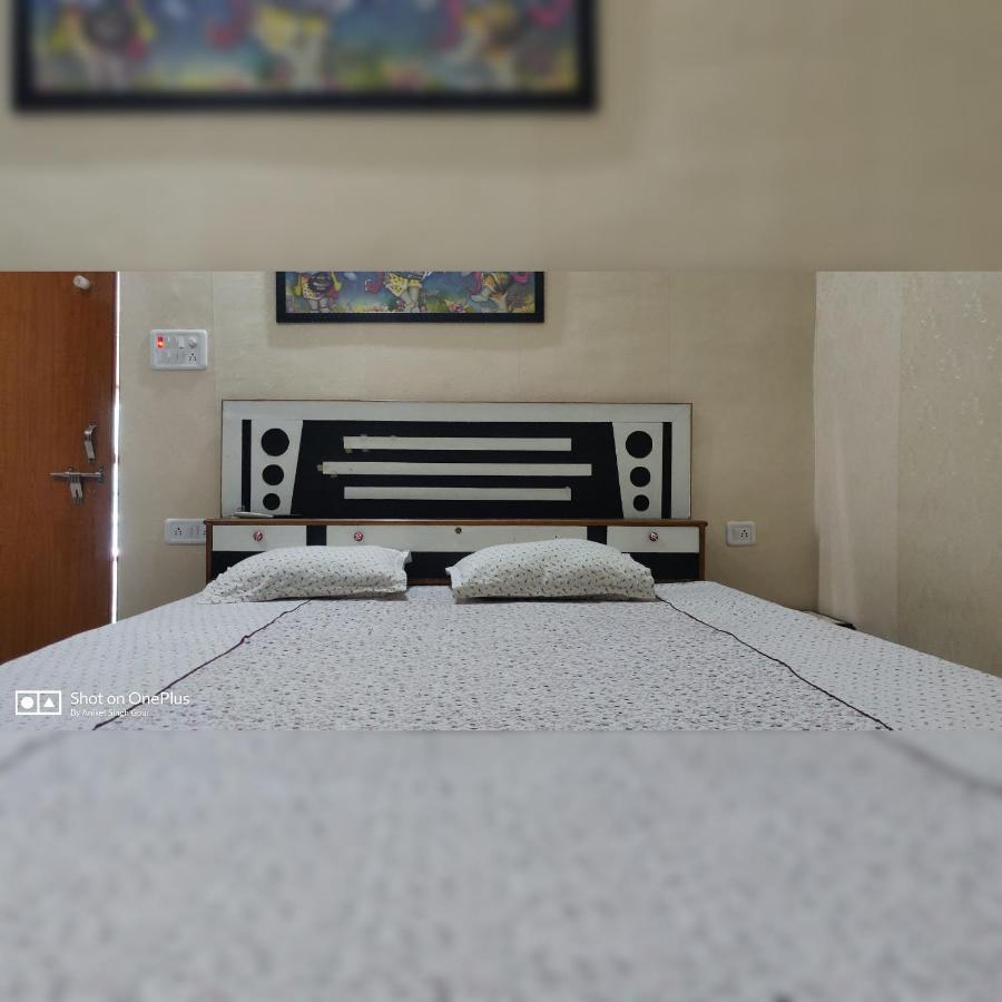 Couple Friendly Hotel - Sunset Orchha Bagian luar foto