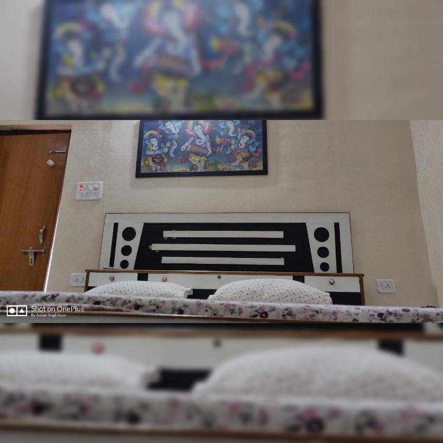 Couple Friendly Hotel - Sunset Orchha Bagian luar foto