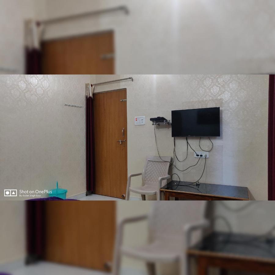 Couple Friendly Hotel - Sunset Orchha Bagian luar foto