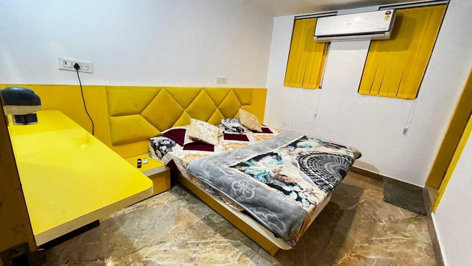 Couple Friendly Hotel - Sunset Orchha Bagian luar foto