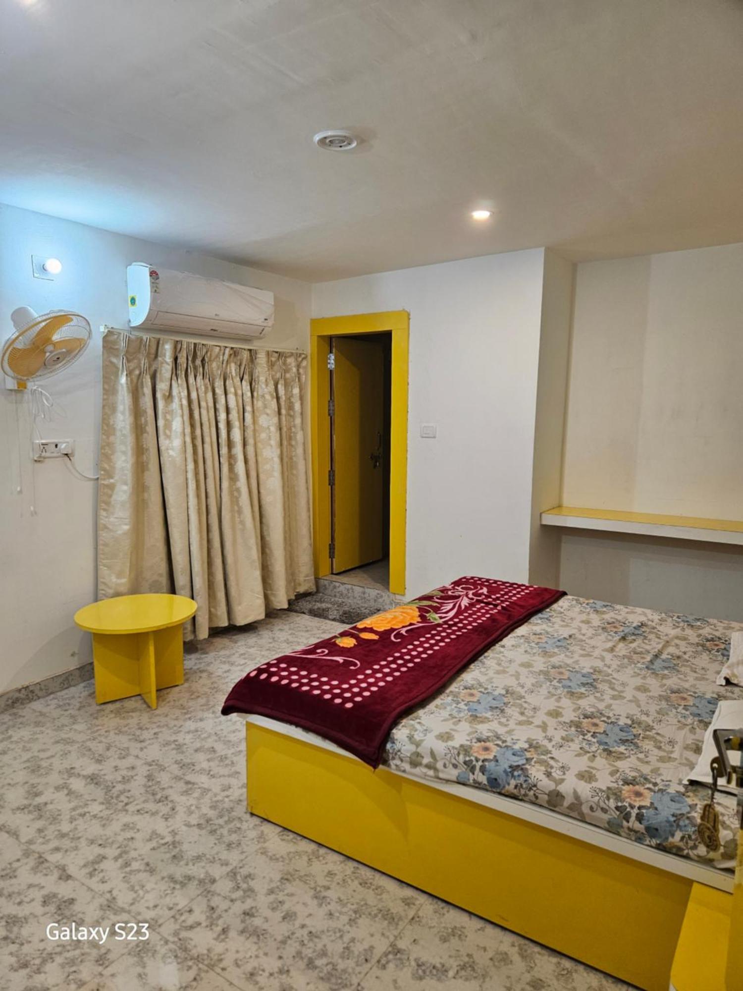 Couple Friendly Hotel - Sunset Orchha Bagian luar foto